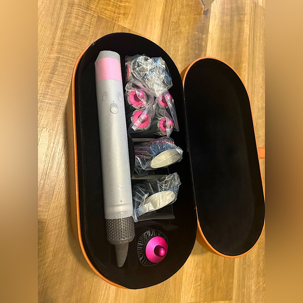 Dyson airwrap complete (brand new)